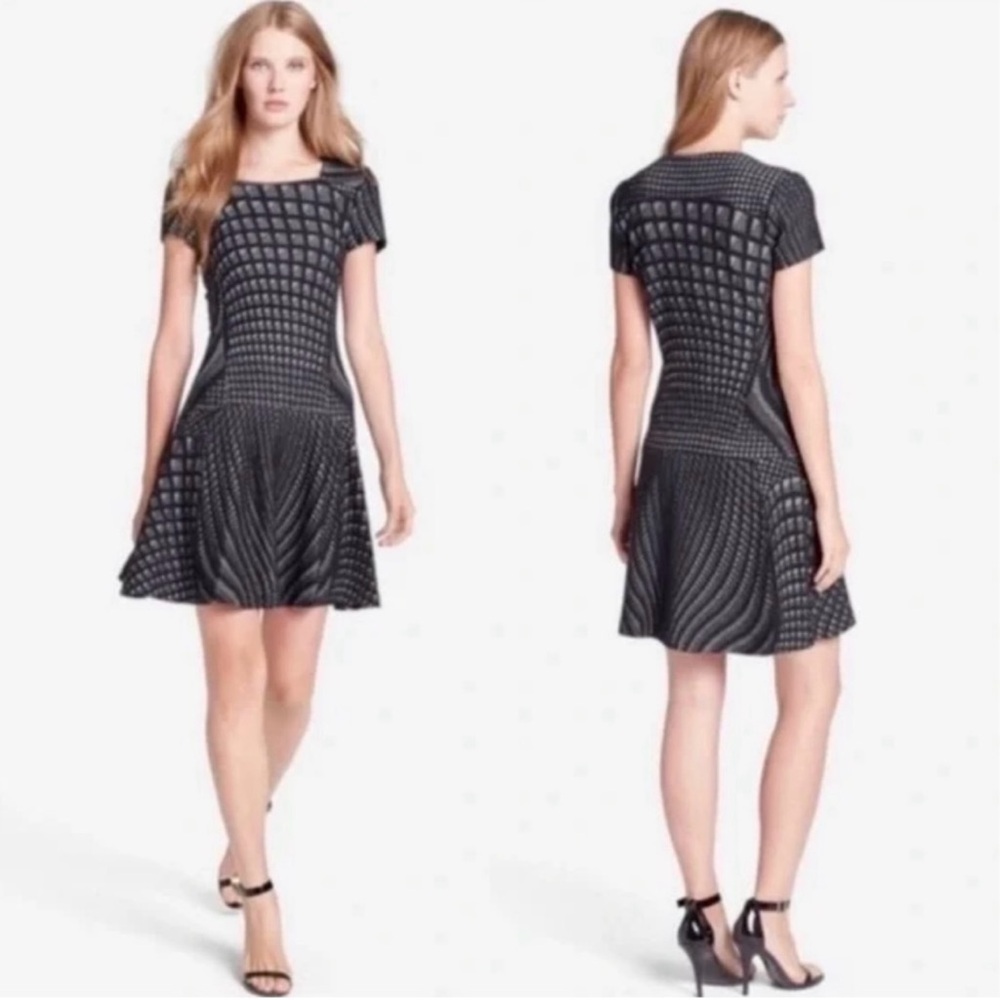 DVF Hansine Knit A-line Wool Blend Dress in Size 4. Excellent Condition.